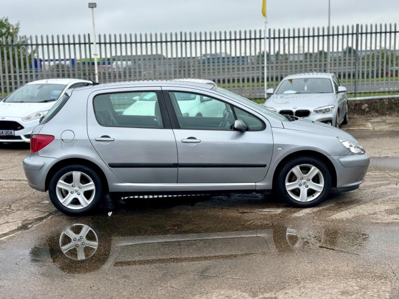 PEUGEOT 307