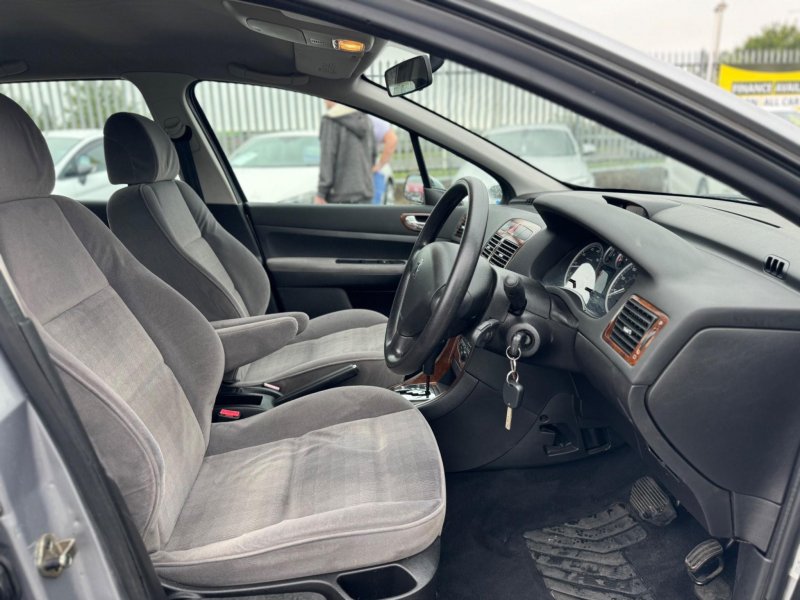 PEUGEOT 307