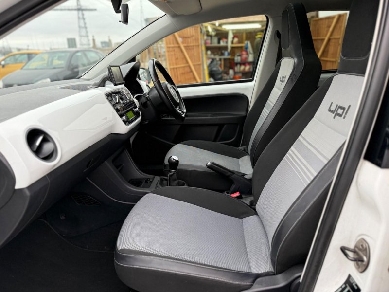 VOLKSWAGEN UP