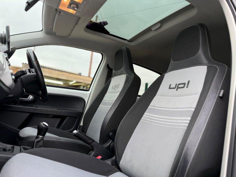 VOLKSWAGEN UP