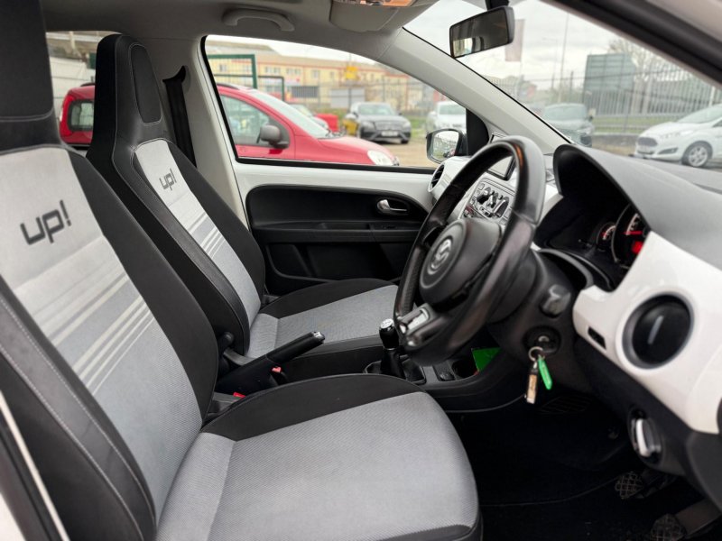 VOLKSWAGEN UP