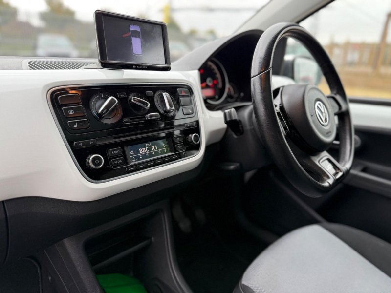 VOLKSWAGEN UP
