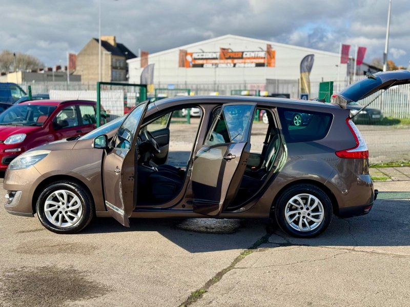RENAULT GRAND SCENIC