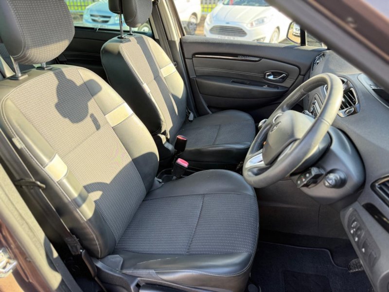 RENAULT GRAND SCENIC
