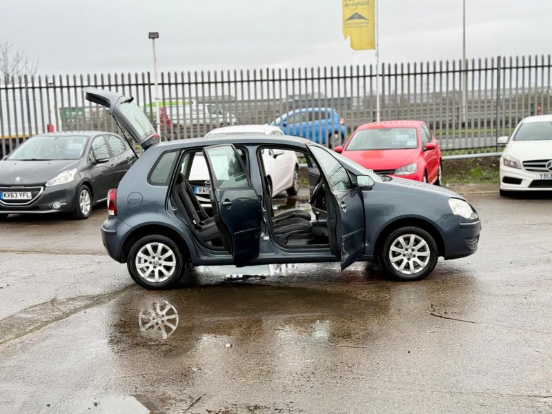 VOLKSWAGEN POLO