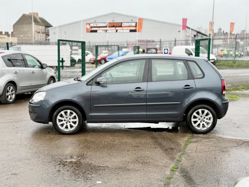 VOLKSWAGEN POLO