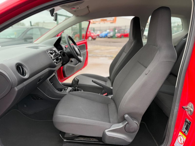 VOLKSWAGEN UP