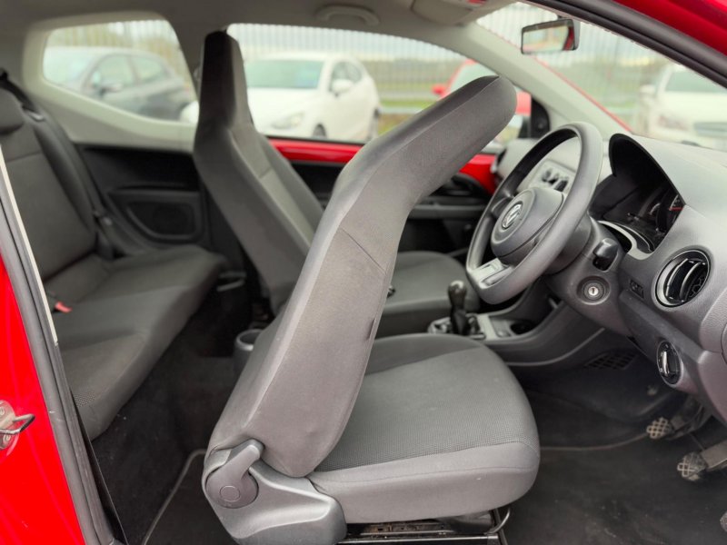 VOLKSWAGEN UP