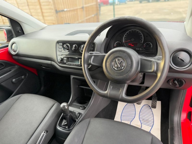 VOLKSWAGEN UP
