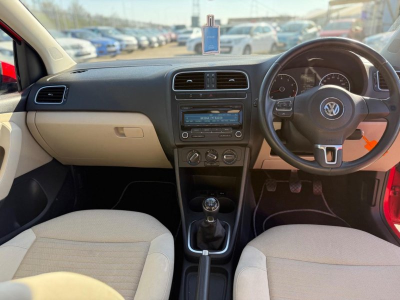 VOLKSWAGEN POLO